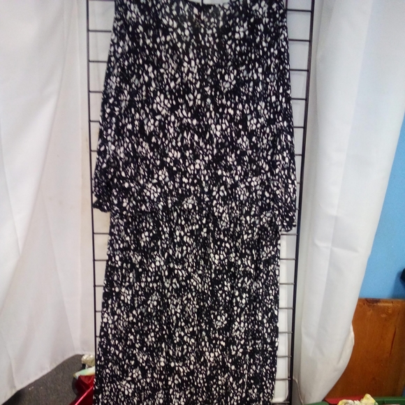 Woman Within Pull on Black /White Faux Wrap Dress Size 3x NICE - Picture 4 of 7
